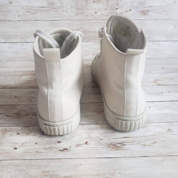 Calvin Klein Lace-Up Beige Canvas Sneakers Women Size 6. - Picture 4 of 4